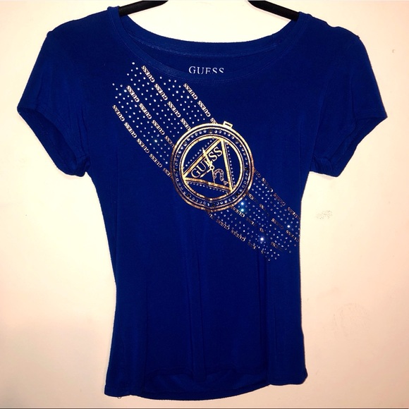 Guess Tops - 5 for $25 ⭐️ Guess Graphic Tee